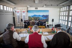 Die Jury urteilt über den Auftritt des Jodlerklub Heimelig Baar. (Bild: Dominik Wunderli, Horw, 29. Juni 2019)