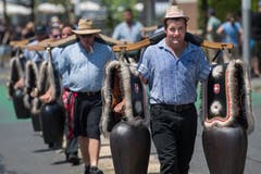 Impressionen vom Festumzug - die Ägeri-Bärgtrychler. (Bild: Boris Bürgisser)