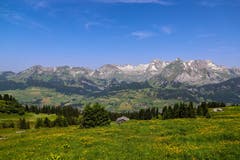 Schöner Blick ins Tal von der Gamsalp aus. (Bild: Renato Maciariello)