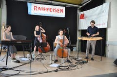Unterhaltung durch Christoph Pfändler und seiner Metal Kapelle. (Bild: Sabine Camedda)
