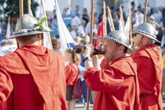 Teilnehmer des feierlichen Einzugs an die Gedenkfeier zur Schlacht von Sempach. (Bild: Urs Flüeler, Sempach, 30. Juni 2019)