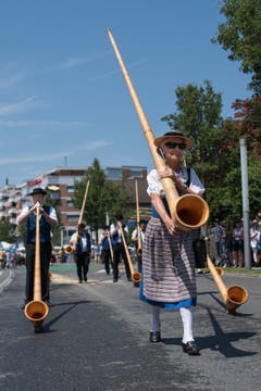 Impressionen vom Festumzug - die Alphornvereinigung Pilatus-Kriens. (Bild: Boris Bürgisser)