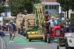 Impressionen vom Festumzug - die Freunde alter Landmaschinen Zentralschweiz. (Bild: Boris Bürgisser)