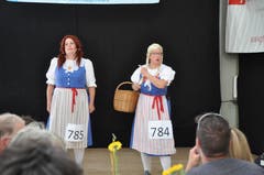 Das Duo Wärmisel reiste aus dem Rheintal an und dachte, es sei bei einem Bäuerinnencasting gelandet. (Bild: Sabine Camedda)