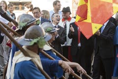 Bundesrat Ignazio Cassis, Mitte, hat sichtlich Freude an der Gendenkfeier. (Bild: Urs Flüeler, Sempach, 30. Juni 2019)