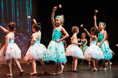 Die Aufführung des Tanzalteliers Zug in der Aegerihalle mit dem Programm "Sommernachtszauber" (Christian H. Hildebrand, Unterägeri 28.Juni 2019)