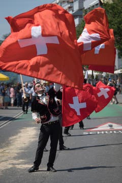 Impressionen vom Festumzug - die Alphornbläser Riviera. (Bild: Boris Bürgisser)
