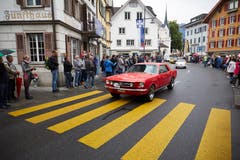 Anlässlich des 20. OiO haben sich viele Schaulustige an die Strassenränder von Sarnen gestellt. (Bild: Jakob Ineichen, 9. Juni 2019)