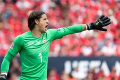 Yann Sommer (Tor): Stark. Das ist der Sommer, den die Schweizer sehen wollen. Bei Kanes Grosschance in der 2. Minute ist er noch dran – der Ball geht an die Latte. In der 54. Minute bei Schärs Abwehrversuch ist er ebenfalls noch dran – der Ball geht an den Pfosten. Hält in der Verlängerung die Schweiz im Spiel. Im Penaltyschiessen ist das Glück nicht mehr auf seiner Seite. Note: 5,5.