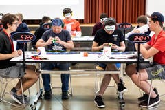 In der Kategorie «Blind» dürfen sich die Rubik-Cube-Wettkämpfer ihre Zeit nehmen, um sich eine Lösungsstrategie auszudenken, die sie dann blind durchführen.