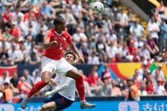 Manuel Akanji (Verteidigung): Eine ungewohnt fahrige erste Halbzeit von ihm. Danach verbessert. Es liegt auch an Akanji, dass die Null stehen bleibt. Wird vor dem vermeintlichen Siegtor der Engländer durch Wilson gefoult, VAR kommt zum Zug, der Treffer zählt nicht. Starker Penalty von ihm. Note: 4.