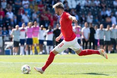 Josip Drmic (Sturm): Wird für Rodriguez kurz vor Ende der regulären Spielzeit eingewechselt. Man merkt Drmic im Spiel seine schwierige Saison an, er wirkt ohne Selbstvertrauen. Verschiesst seinen Penalty – England ist Dritter. Note: 3.