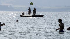 Die sommerlichen Temperaturen bleiben auch in der kommenden Woche – so heiss wie am Sonntag wird es aber nicht mehr. (Bild: Keystone)