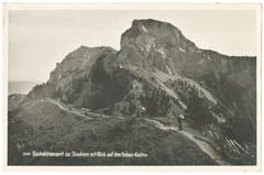 Blick auf einen Holztransport für den Umbau des Berggasthauses Stauberen, aufgenommen um 1930. (Bild: Foto Gross, St.Gallen/Landesarchiv AI)