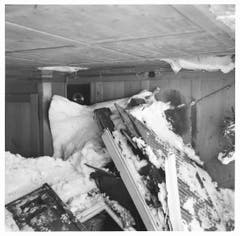 Zerstörungen im Berggasthaus Seealpsee durch eine Lawine im Winter 1953/54. (Bild: Landesarchiv AI)