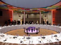 Zähes Ringen um die europäischen Spitzenposten: Die EU-Staats- und Regierungschefs haben bis zum Montagmorgen keine Lösung für das Amt des Kommissionspräsidenten gefunden. (Bild: KEYSTONE/EPA AFP POOL/GEOFFROY VAN DER HASSELT / POOL)