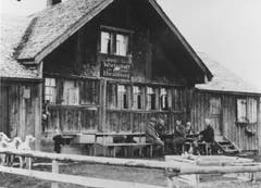 Eine undatierte Aufnahme des Berggasthauses Hoher Hirschberg. (Bild: Landesarchiv AI)