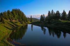 Das wundervolle Wandergebiet auf den Eggbergen ist eindrücklich mit seiner Waldlandschaft und den naturnahen Wanderwegen. Der Fleschsee ist ein beliebtes Wanderziel. (Bild: Sämi Stadler, Eggbergen, 2. Juli 2019)