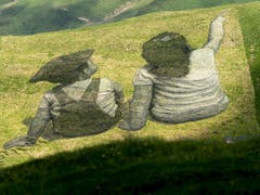 Rund 1000 Liter biologisch abbaubare Farbe wurden benötigt, um das Bild zu fertigen. (Bild: KEYSTONE/LAURENT GILLIERON)