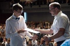 Impressionen der Abschlussfeier der gewerblichen Berufe. (Bild: Boris Bürgisser, Le Theatre Emmen, 4. Juli 2019)