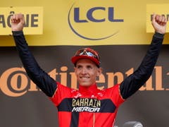 Dylan Teuns erringt in La Planche des Belles Filles seinen bisher grössten Sieg (Bild: KEYSTONE/EPA/GUILLAUME HORCAJUELO)