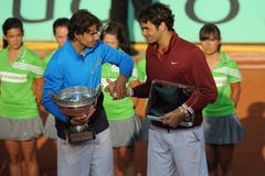 2011: Final Roland Garros: Nadal s. Federer 7:5, 7:6 (7:3), 5:7, 6:1Federer bezwingt im Halbfinal Novak Djokovic und beendet damit dessen Serie von 42 Siegen in Folge zum Start in die Saison 2011. Im vierten Paris-Final gegen Nadal führt er im Startsatz 5:2, vergibt einen Satzball und verliert mit 5:7, 6:7 (3:7), 7:5, 1:6. Für Nadal ist es der sechste Titel. Federer: «Rafa hat ein grossartiges Turnier gespielt und verdient gewonnen. Für mich war es ebenfalls ein super Turnier, natürlich hätte ich gerne gewonnen, aber Rafa auf Sand, das ist eine Klasse für sich.» Mit seinem sechsten Paris-Sieg zieht Nadal auch mit dem Schweden Björn Borg gleich.