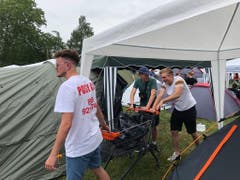 Zum Openair Frauenfeld gehören auch mehrere Campingzonen. Die Besucher richten sich jeweils häuslich auf dem Gelände ein. (Bild: Keystone-SDA/Luca Grand)