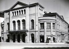 Das Stadttheater am Bohl. Es wurde 1855 bis 1857 nach Plänen von Johann Christoph Kunkler erbaut. Das Bild stammt aus dem Jahr 1949. Heute steht an dieser Stelle der Markt am Bohl mit dem McDonald's im Erdgeschoss. (Bilder: Stadtarchiv der Politischen Gemeinde St.Gallen/Stadtarchiv der Ortsbürgergemeinde St.Gallen)