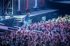 Future-Konzert von der Hebebühne aus fotografiert. (Bild: Andrea Stalder)