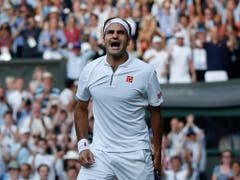 Der Jubel nach dem Matchball: Federer zieht in seinen zwölften Wimbledon-Final ein (Bild: KEYSTONE/AP POOL AFP/ADRIAN DENNIS)