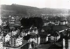 Das Buchwaldquartier zwischen St.Fiden und Heiligkreuz. Die vorderen Häuser stehen an der Heiligkreuzstrasse, rechts aus dem Bild hinaus führt die Kolosseumstrasse und im Hintergrund ist noch knapp die Kirche St.Fiden zu erkennen.