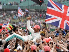 Lewis Hamilton genoss das Bad in der Menge (Bild: KEYSTONE/AP/LUCA BRUNO)