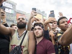 Besucher während des Auftritts des amerikanischen Rappers Lil Baby am Openair Frauenfeld. (Bild: KEYSTONE/ENNIO LEANZA)