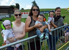 Diese jungen Motorsportfans sind mit ihren Mamis vom Toggenburg angereist.