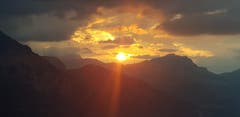 Sonnenuntergang vom Berg und Skihaus Oberfeld, Haldi Richtung Ober- und Niederbauen. (Bild: Markus Gisler, Schattdorf, 13. Juli 2019)