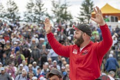 Benji von Ah feiert seinen Festsieg. (Bild: Urs Flüeler/Keystone, Rigi, 14. Juni 2019)