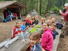 In der Limonadenfabrik. (Lagerbild: Sommerlager Lungern, 12. Juli 2019)