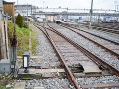 Diese Weiche liegt im Moment noch in Delsberg JU. Für 18'000 Franken ist sie ab November 2019 zu haben. (Bild: www.sbbresale.ch)