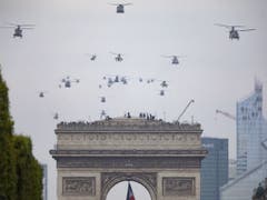 An der Flugschau nahmen 39 Helikopter teil, unter anderen auch deutsche und britische. (Bild: Keystone/EPA/IAN LANGSDON)