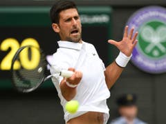 Novak Djokovic «weiss», was ihn gegen den formstarken Roger Federer erwartet (Bild: KEYSTONE/AP POOL EPA/ANDY RAIN)