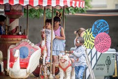 Das Nostalgiekarussell war bei den Kindern sehr beliebt. (Bild: Nadia Schärli, Luzern, 15. Juli 2019)