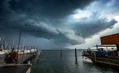 Ein Gewitter zieht auf über dem Zugersee. (Bild: Daniel Hegglin, 14. Juli 2019, Zug)