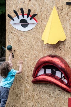 Beim Buttomat muss der Hebel betätigt werden – mit Strecken klappt's. (Bild: Nadia Schärli, Luzern, 15. Juli 2019)