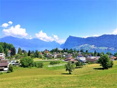 Herrliches Sommerwetter mit Blick auf Kastanienbaum und den Vierwaldstättersee. (Bild: Urs Gutfleisch, Horw, 16. Juli 2019)