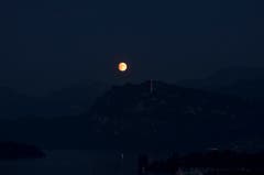 Vollmond mit noch kleinem Erdschatten über dem Bürgenstock. (Bild: Angela Krieger, Bramberg Luzern, 16. Juli 2019)