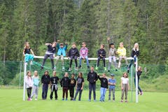 Die Wölfe der Pfadi Reuss nehmen den Sportplatz in Beschlag. Lagerbild: Pfadi Reuss (Habkern, 12. Juli 2019)