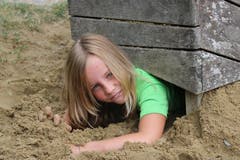 Zoe wird im Pfarreilager Neuenkirch zum Maulwurf. Lagerbild: Pfarreilager Neuenkirch (Melchtal, 16. Juli 2019)