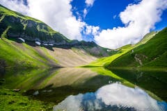 Wunderbare Grüntöne am Eisee beim Rothhorn. (Bild: Vinzenz Blum, Eisee, 19. Juli 2019)
