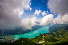 Wunderbare Wolkenstimmung auf dem Rothhorn. (Bild: Vinzenz Blum, Brienzer Rothorn, 17. Juli 2019)