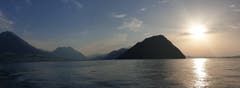 Abendstimmung in Vitznau mit Blick Richtung Ennetbürgen, Naas und Bürgenstock. (Bild: Priska Arnold, Vitznau, 30. Juni 2019)